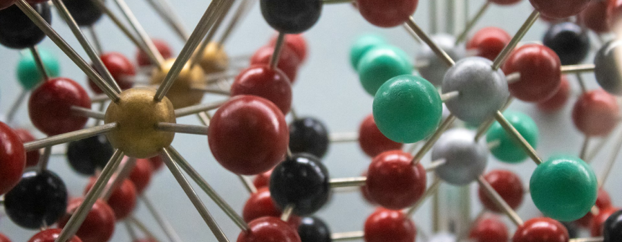 Ciência Descentralizada uma abordagem emergente que utiliza tecnologias como blockchain para revolucionar a forma como a ciência é conduzida