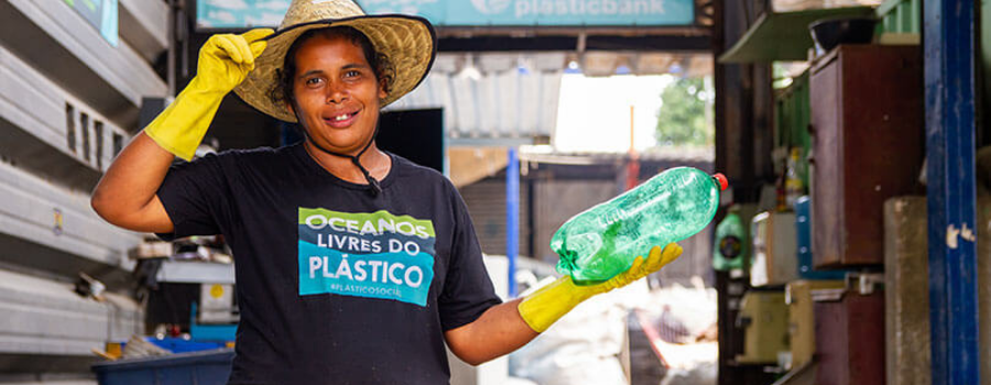 Com rastreabilidade do plástico, blockchain garante transparência na cadeia de reciclagem.