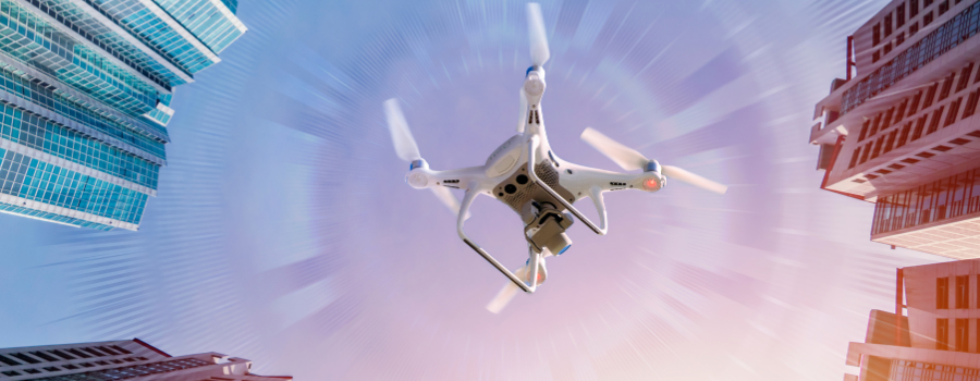 Conheça como a arquitetura descentralizada e a tokenização do espaço aéreo permitem gerenciar drones e eVTOLs com segurança, transparência e automação no projeto brasileiro DroneChain.